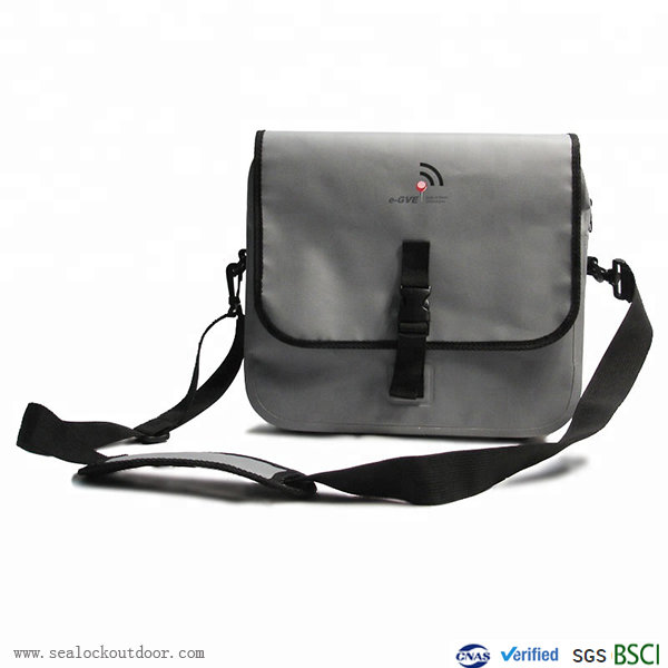¿Es la bolsa de la computadora portátil impermeable?
