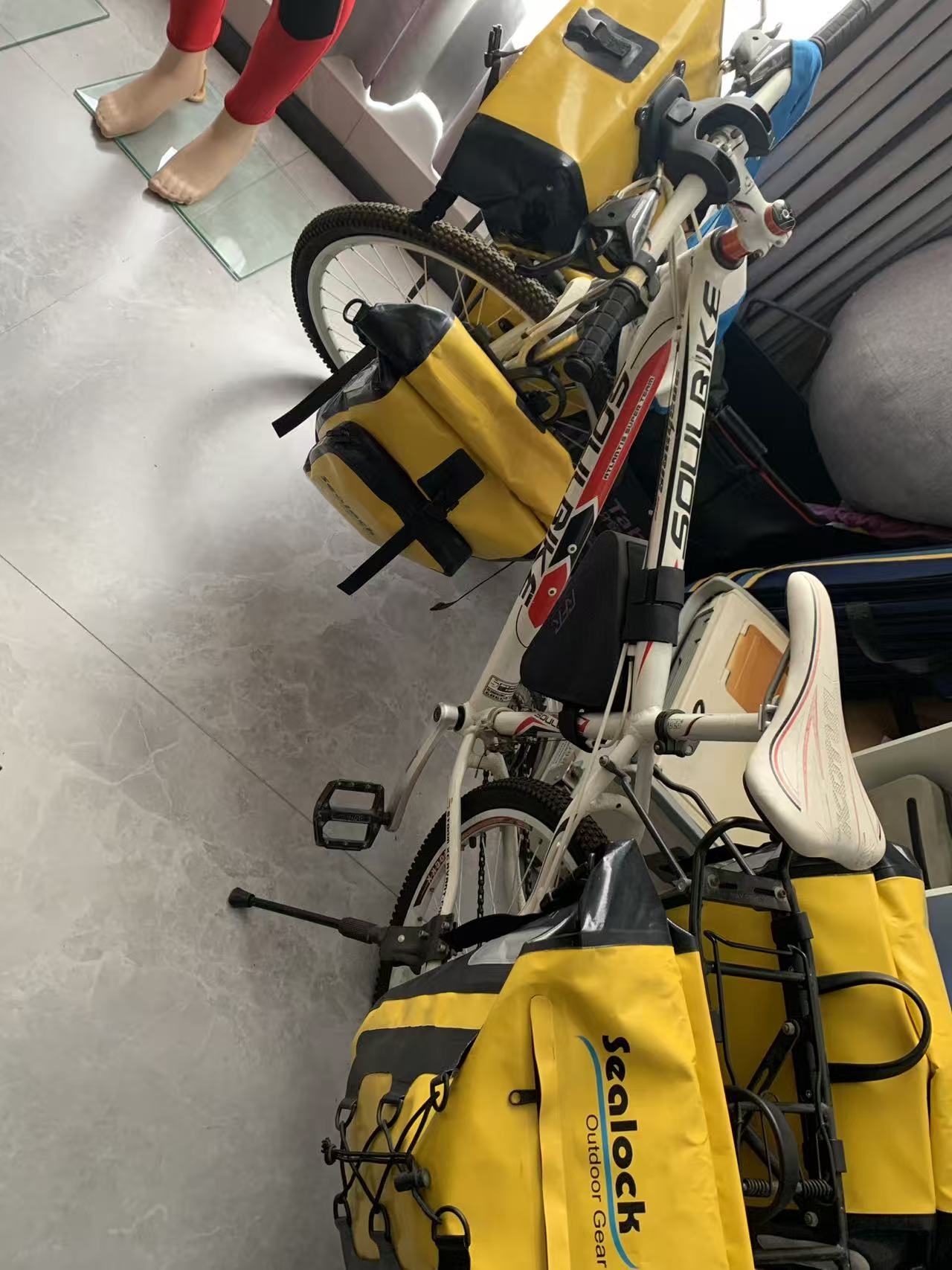 Bolsa impermeable para manillar versus bolsa para cuadro