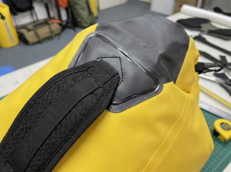 Mochilas con bolsa seca: qué cambia cuando una bolsa seca tiene correas para los hombros